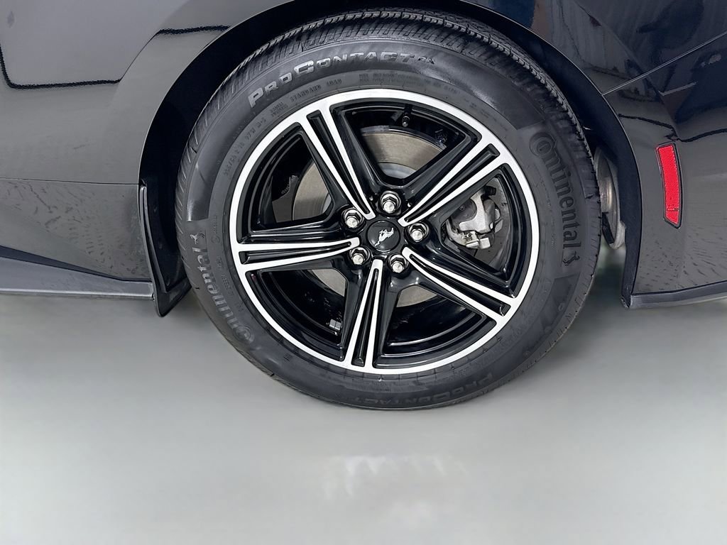 Used 2025 Ford Mustang EcoBoost image 28