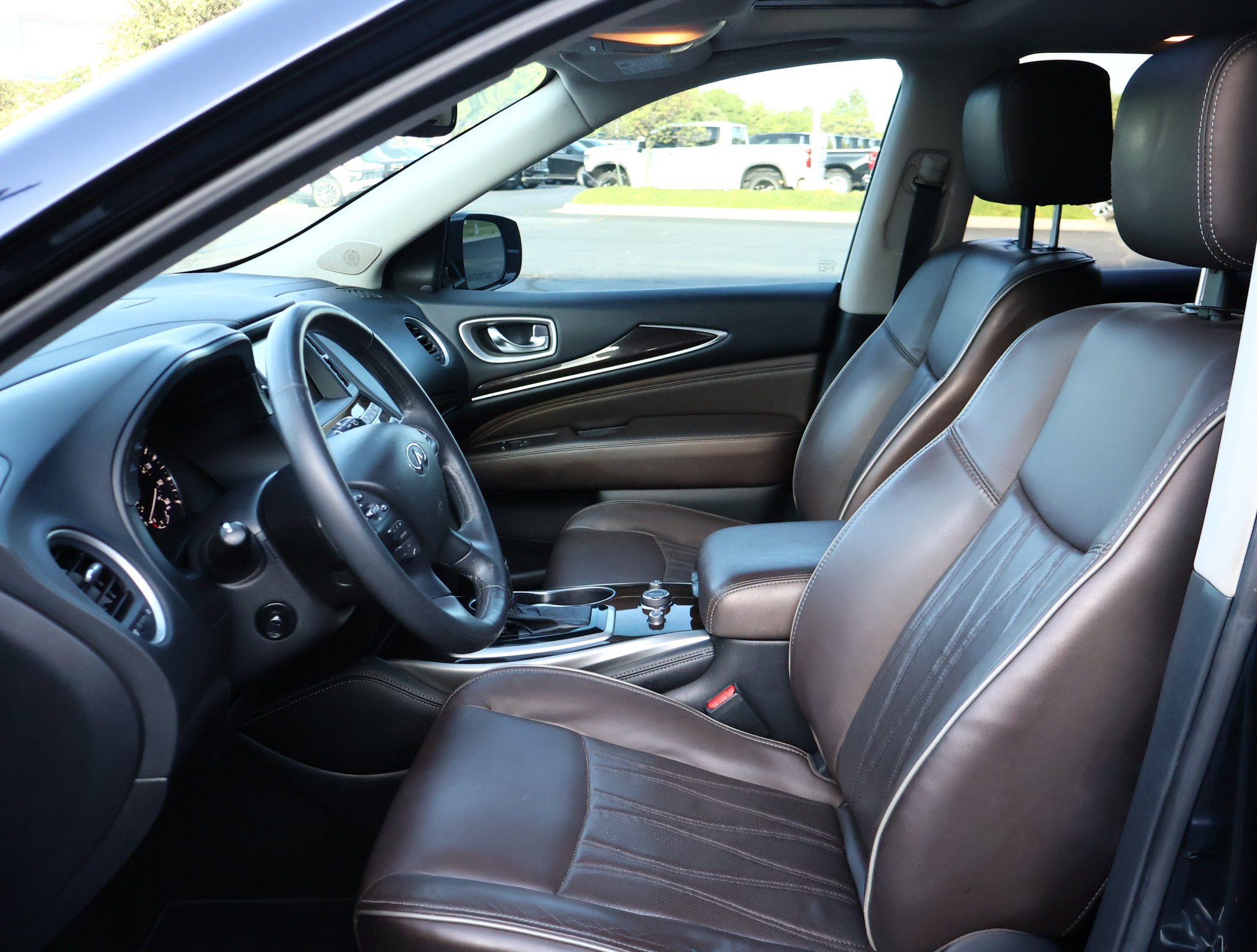 Used 2018 INFINITI QX60 FWD w/ Deluxe Technology Package image 10