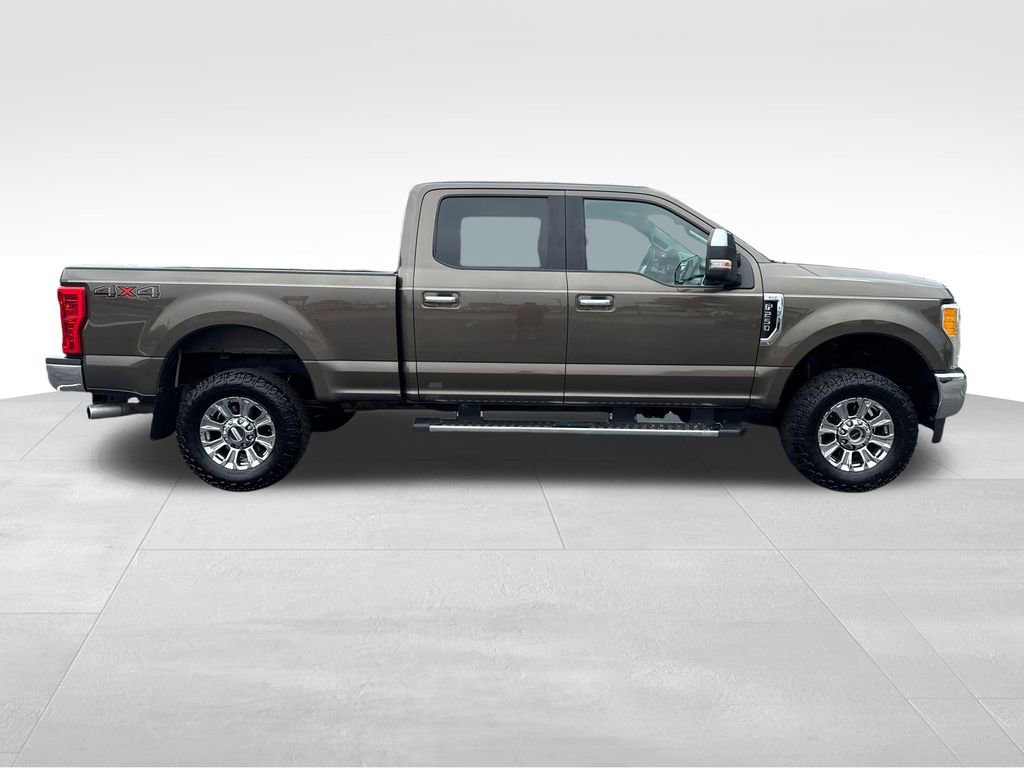 Used 2017 Ford F250 XLT w/ XLT Premium Package AWD/4WD image 6
