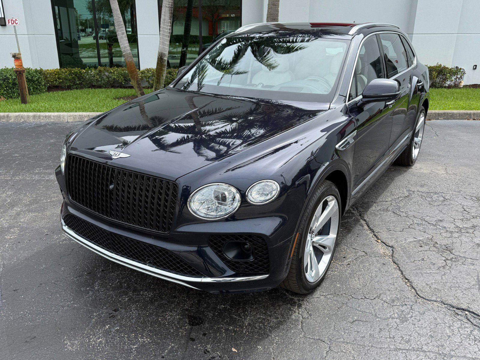 Used 2023 Bentley Bentayga Extended Wheelbase image 10