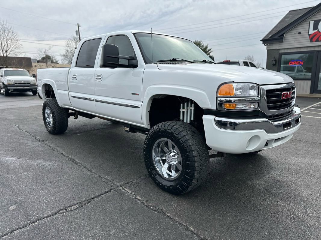 Used 2004 GMC Sierra 2500 SLE w/ Heavy-Duty Power Package AWD/4WD image 1
