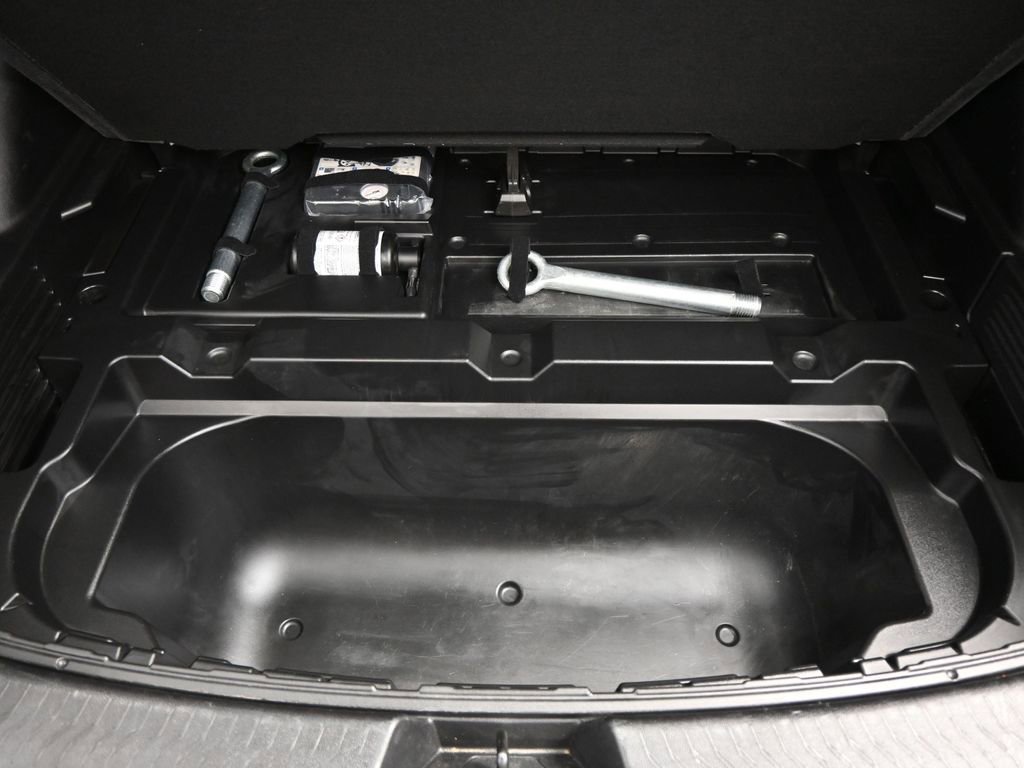 Used 2025 Chevrolet Equinox EV LT w/ Convenience Package image 35