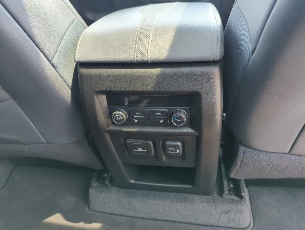 Used 2019 Chevrolet Traverse Premier w/ Driver Confidence II Package FWD image 38