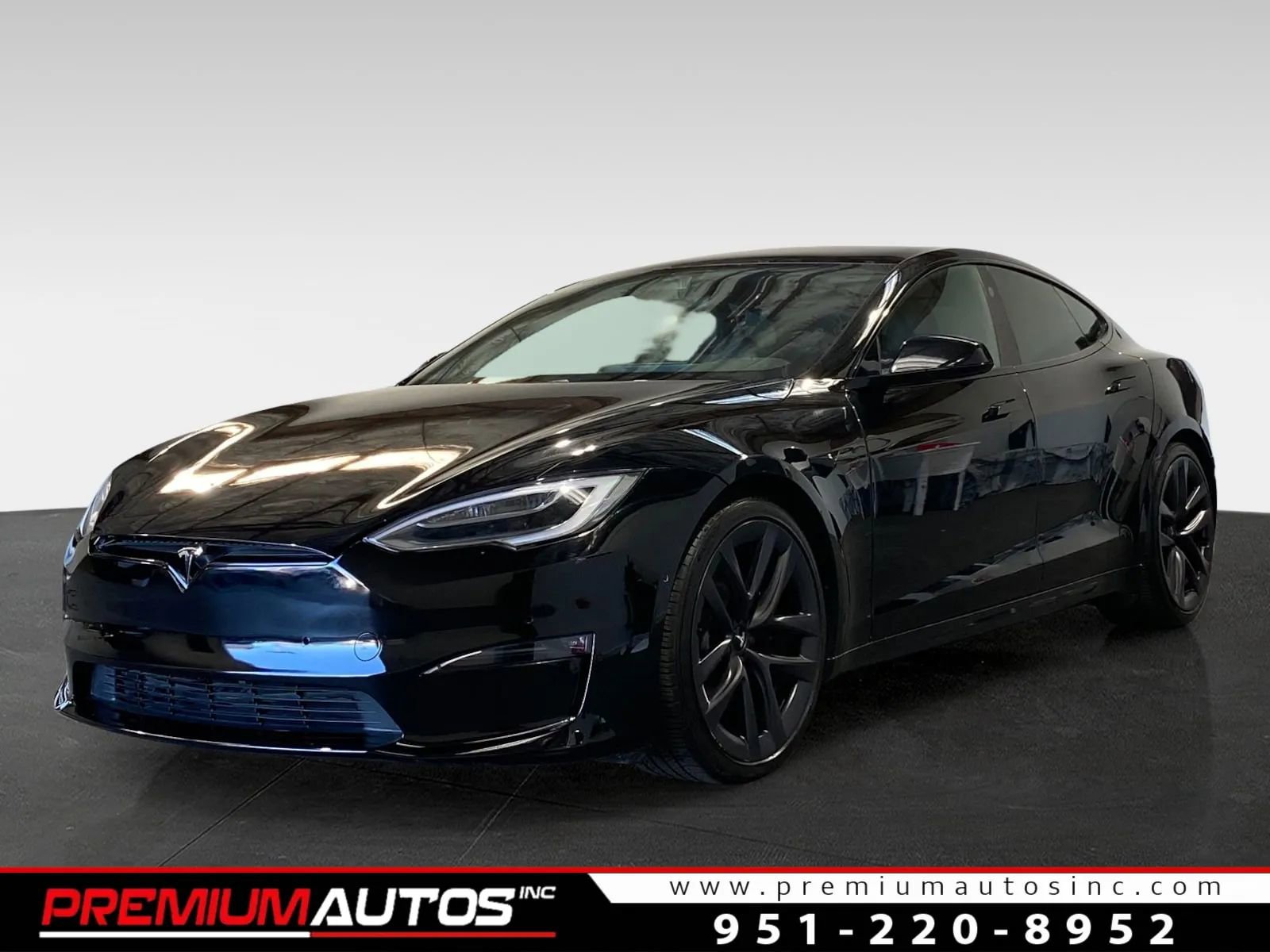 Used 2021 Tesla Model S Plaid image 1