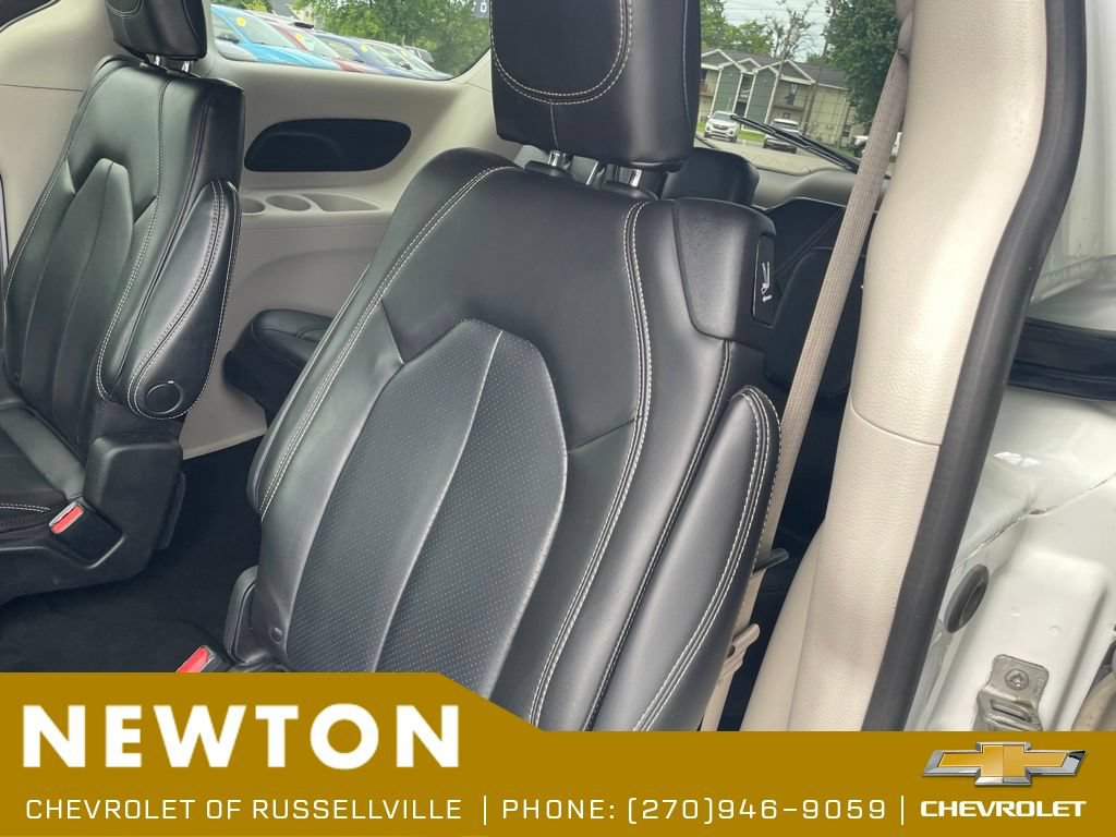 Used 2023 Chrysler Pacifica Touring-L FWD image 34