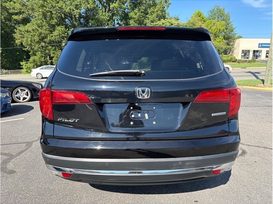 Used 2017 Honda Pilot Touring image 5