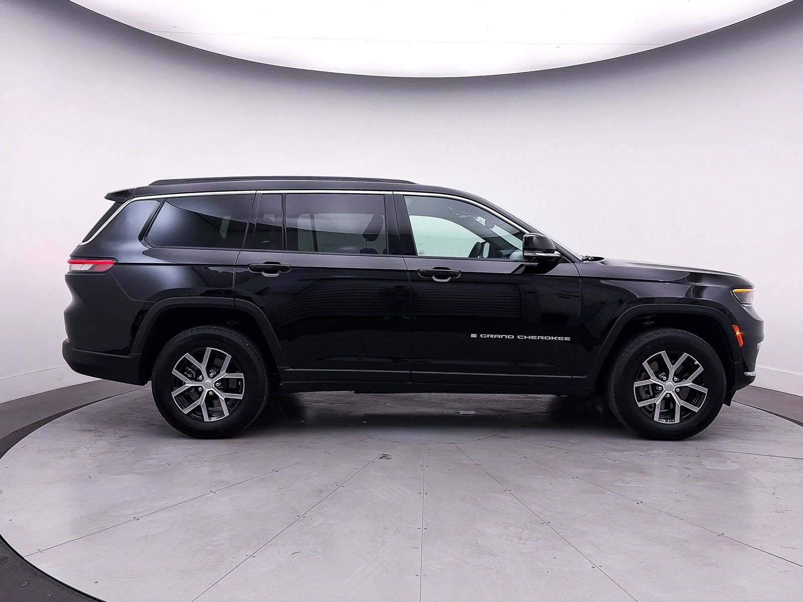 Used 2024 Jeep Grand Cherokee L Limited w/ Luxury Tech Group II image 43