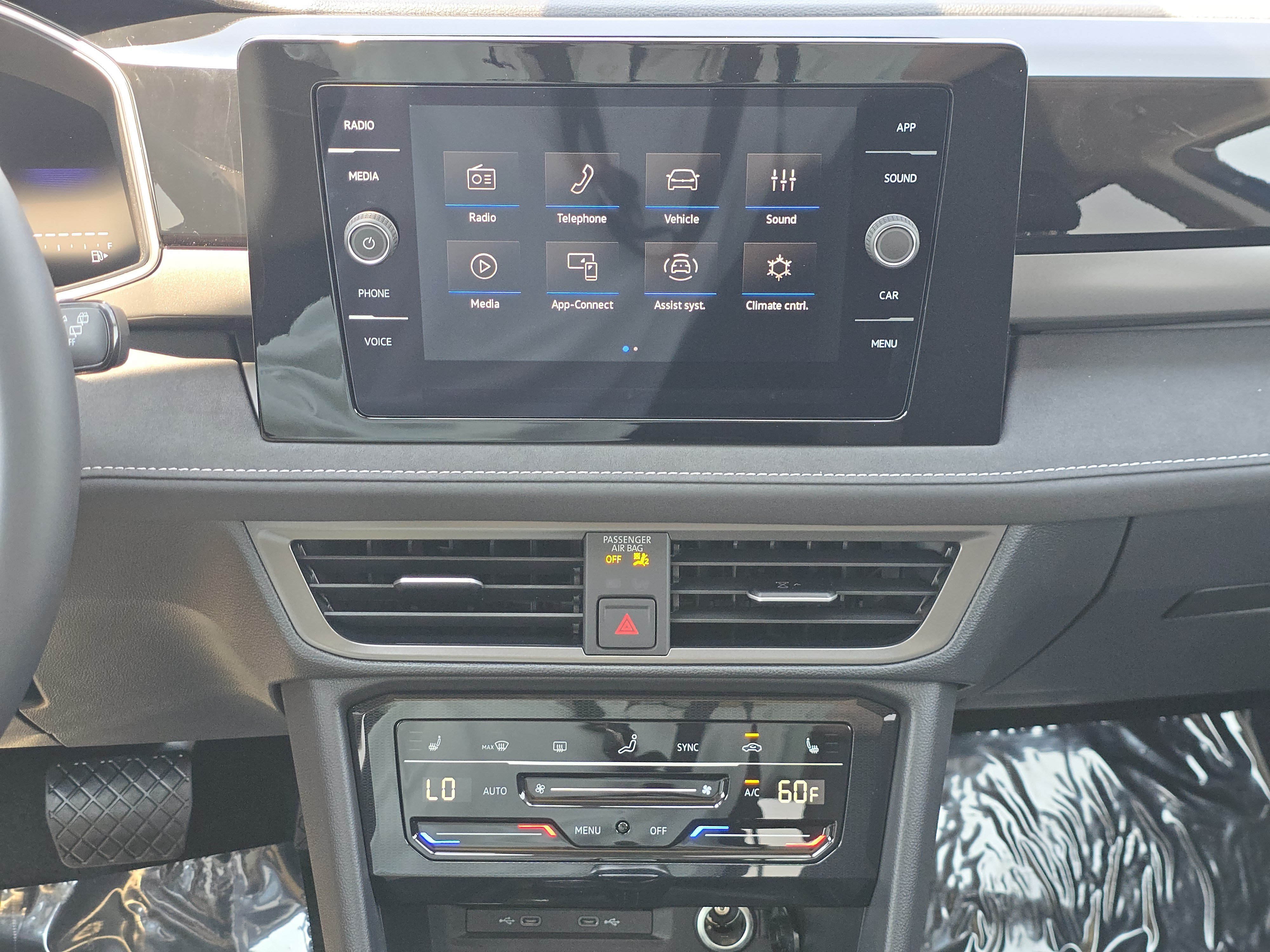 New 2026 Volkswagen Taos SE AWD/4WD image 24