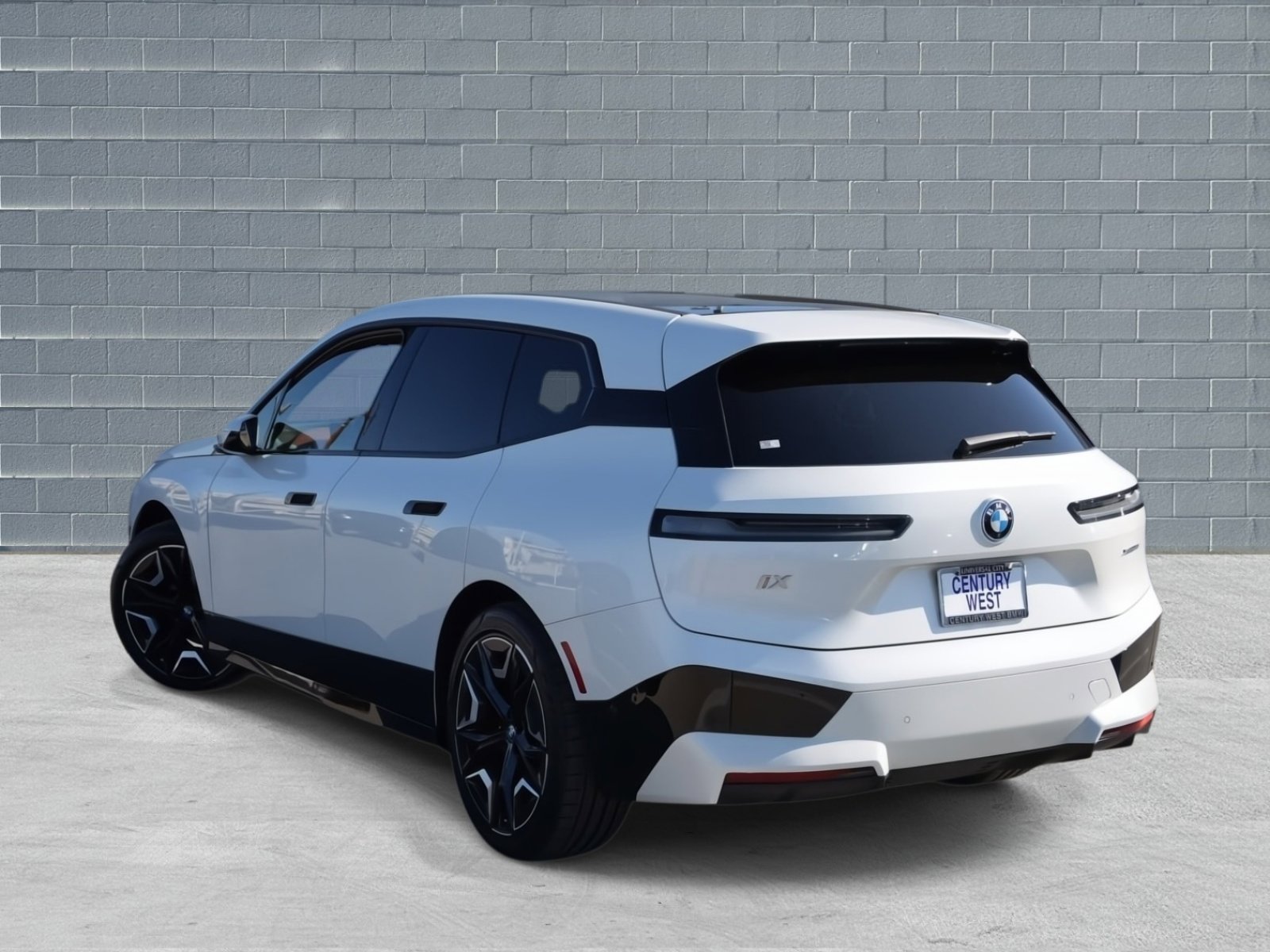 Used 2022 BMW iX xDrive50 image 4