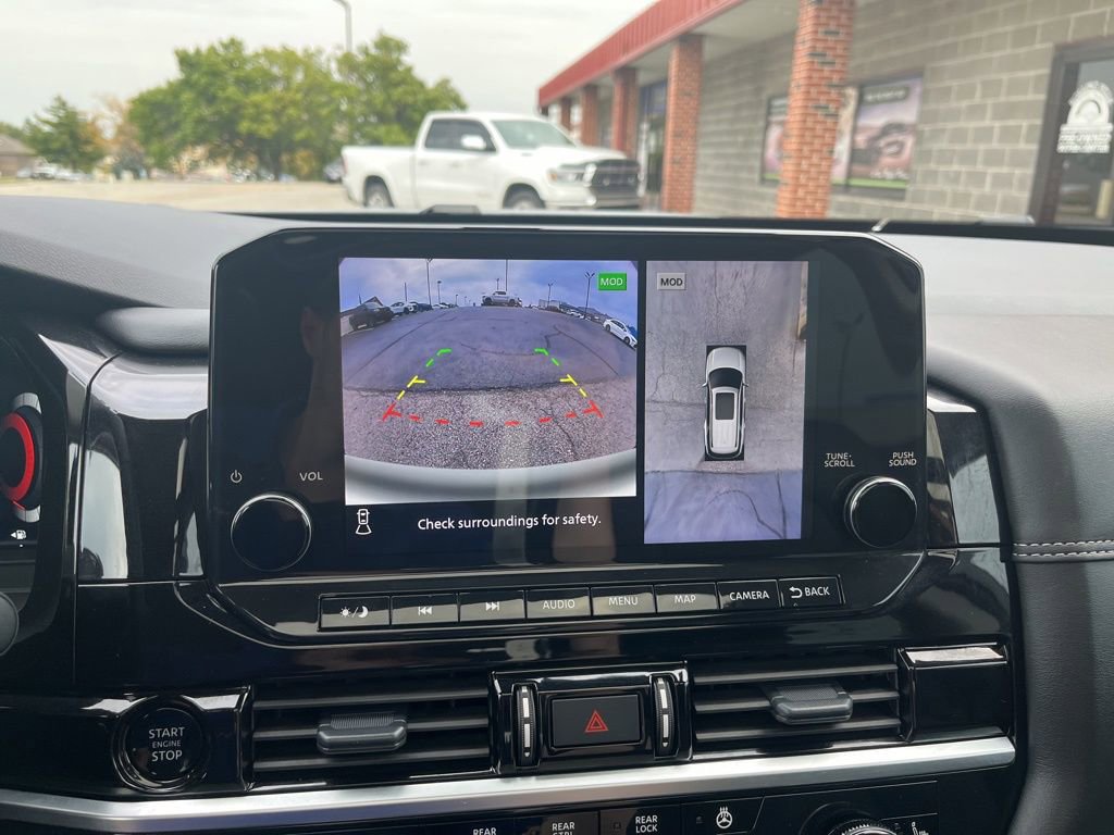 Used 2025 Nissan Pathfinder Platinum w/ Cargo Package image 70