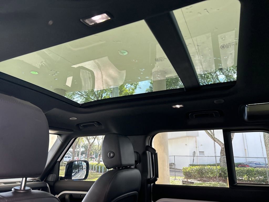 Used 2024 Land Rover Defender 110 S image 19