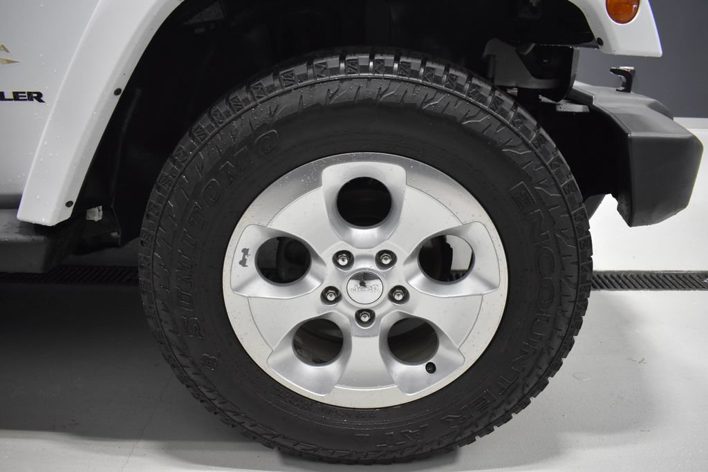 Used 2015 Jeep Wrangler Sahara w/ Connectivity Group AWD/4WD image 10