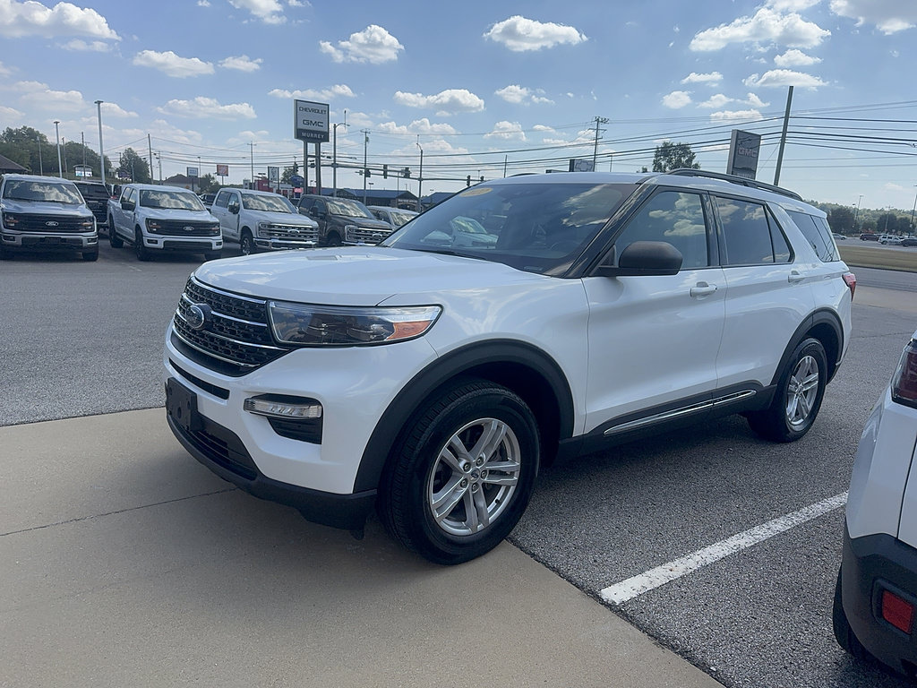 Used 2022 Ford Explorer XLT w/ Equipment Group 202A AWD/4WD image 3