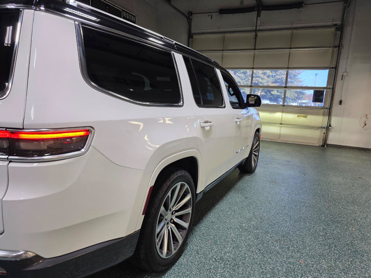 Used 2022 Jeep Grand Wagoneer Series I AWD/4WD image 7