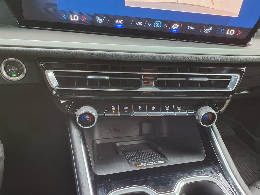 Used 2026 Chevrolet Traverse LT w/ LPO, Floor Liner Package FWD image 31