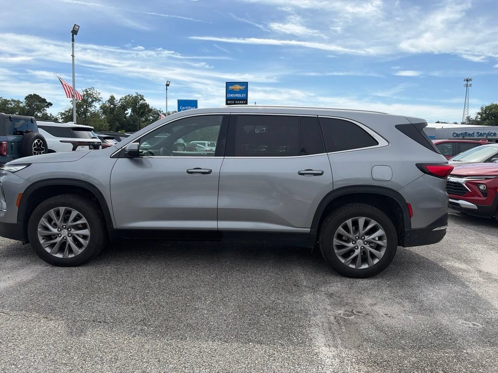 Used 2025 Buick Enclave Preferred FWD image 4