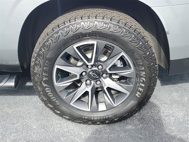 Used 2024 Chevrolet Suburban Z71 w/ Luxury Package image 32