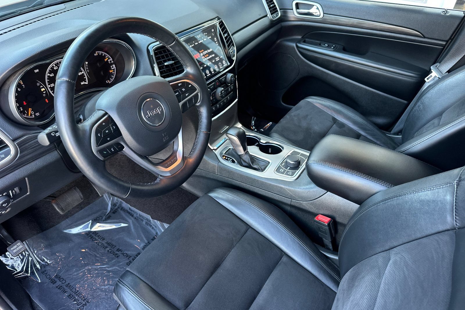 Used 2022 Jeep Grand Cherokee Laredo X AWD/4WD image 10