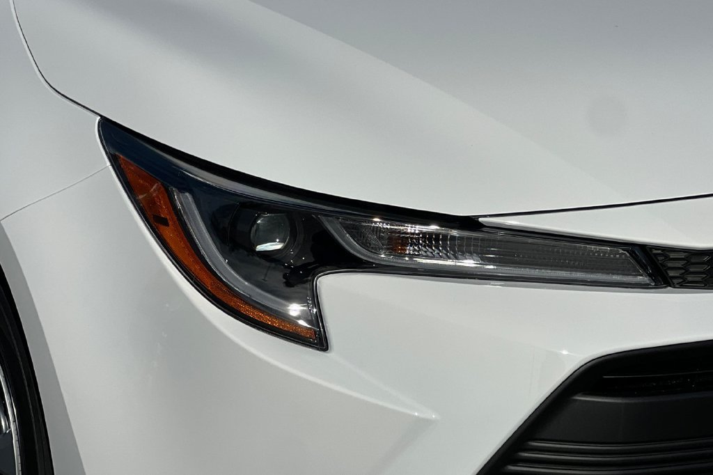 Used 2026 Toyota Corolla LE FWD image 28