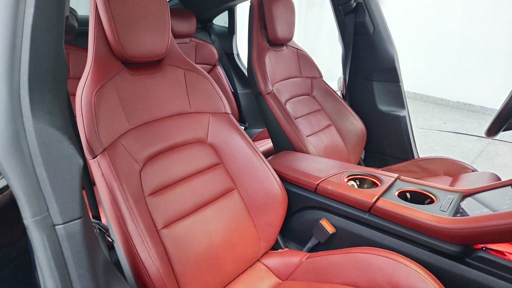 Used 2020 Porsche Taycan 4S w/ Premium Package image 34