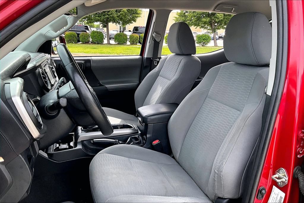 Used 2019 Toyota Tacoma SR5 AWD/4WD image 15