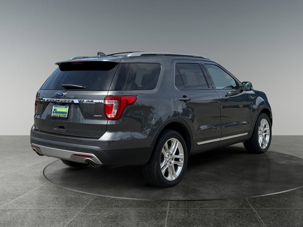 Used 2017 Ford Explorer XLT w/ Equipment Group 202A AWD/4WD image 10