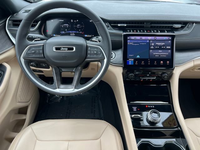 Certified 2023 Jeep Grand Cherokee Limited image 3