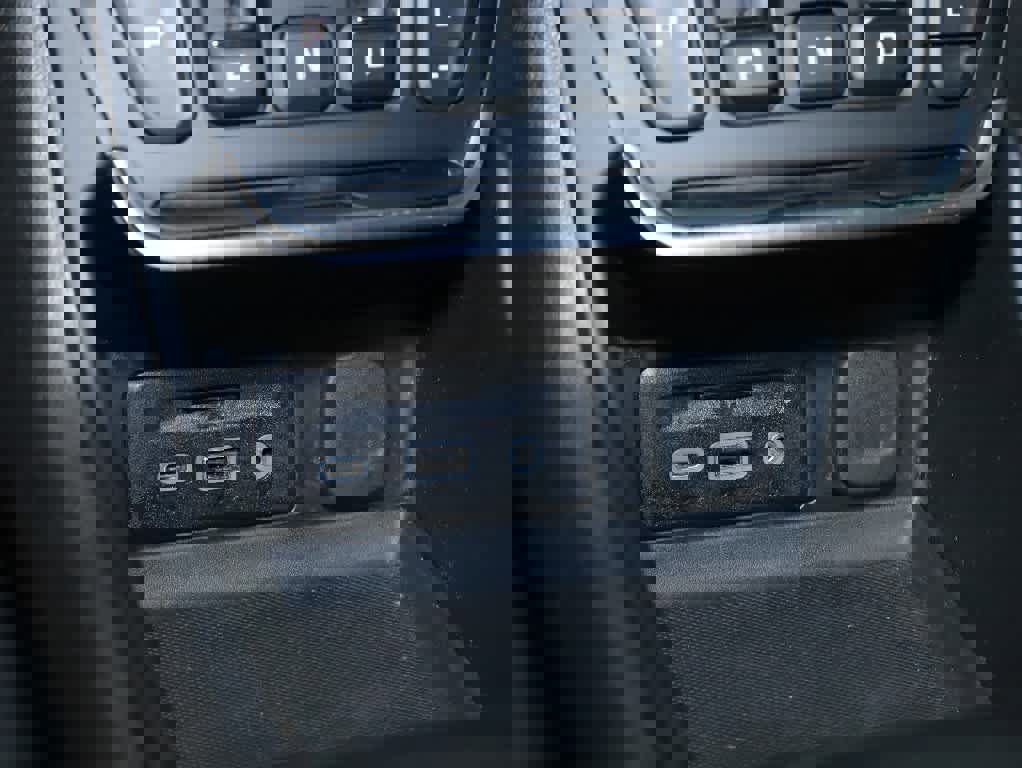 Used 2018 GMC Terrain SLE w/ Driver Convenience Package image 28