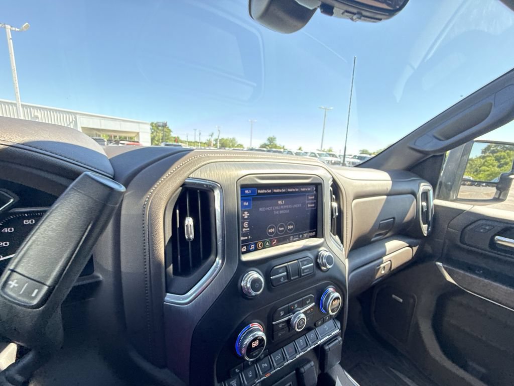 Certified 2022 GMC Sierra 3500 Denali w/ Denali Ultimate Package AWD/4WD image 19