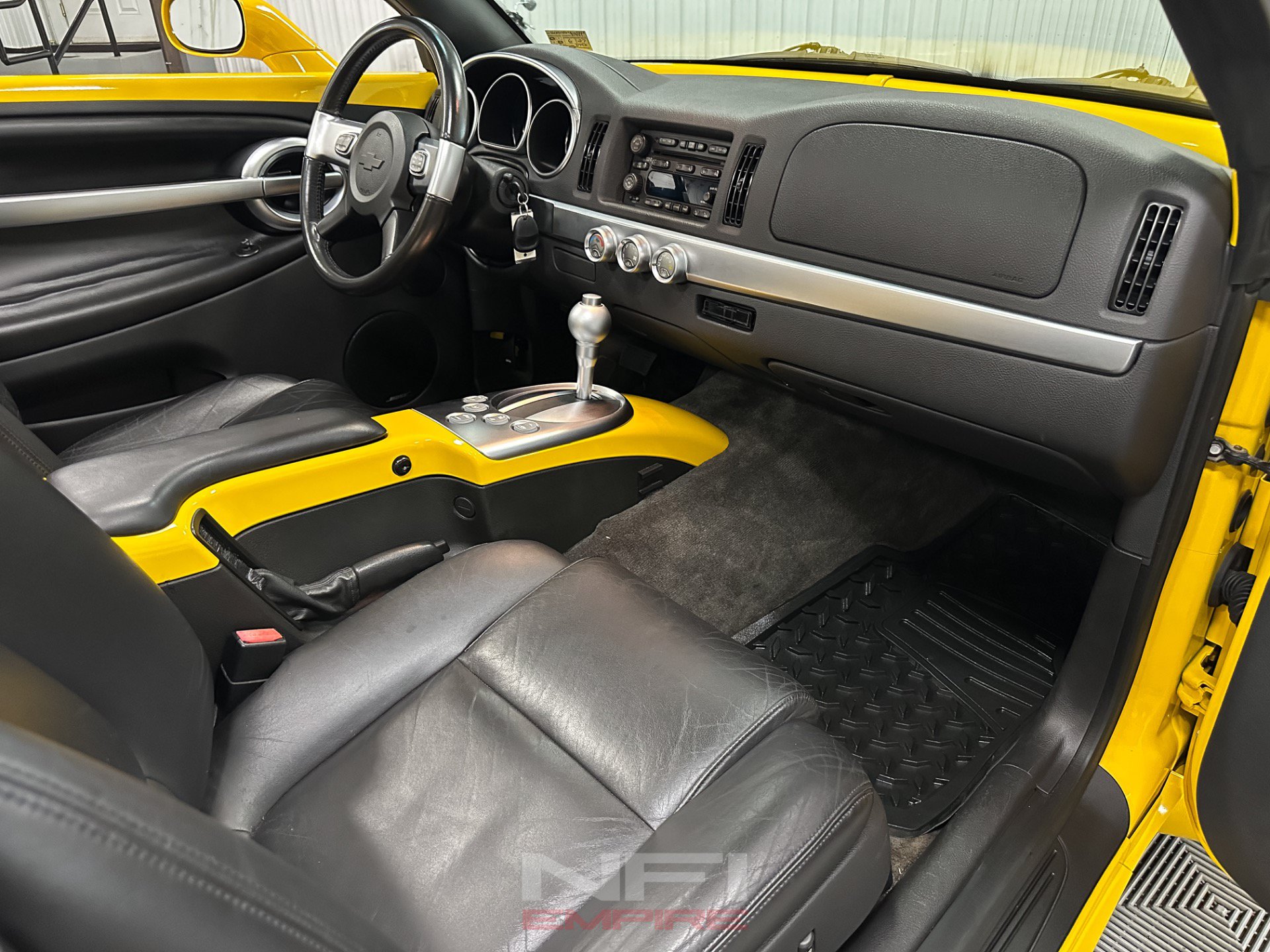 Used 2004 Chevrolet SSR w/ Preferred Equipment Group RWD image 41