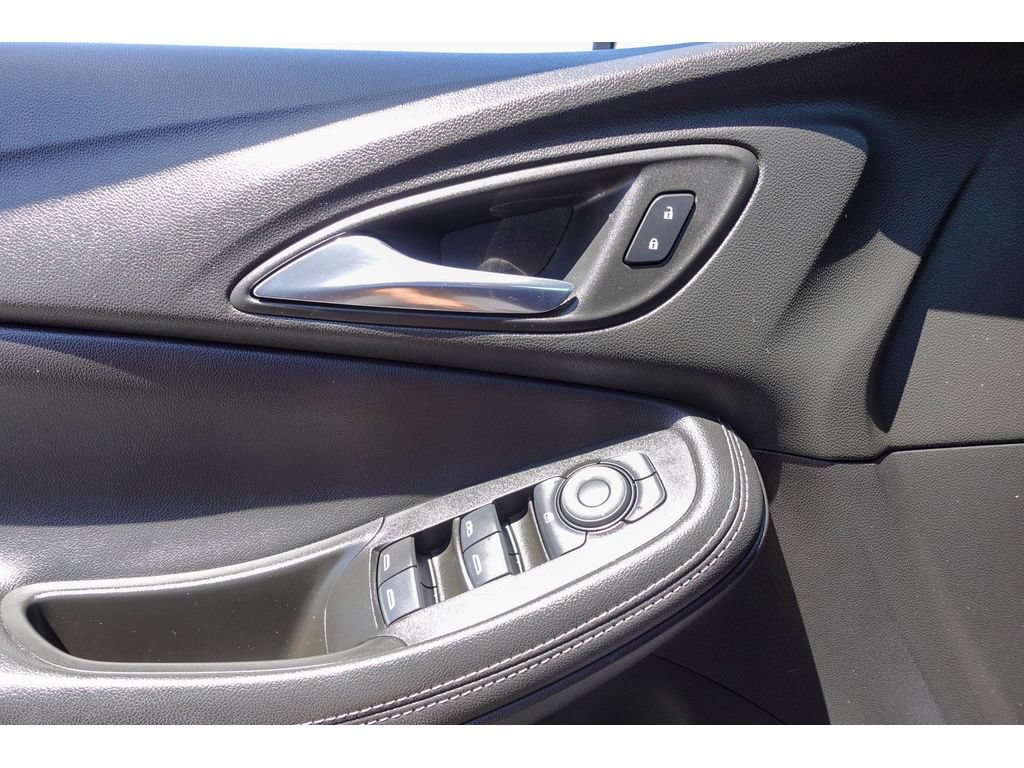 Used 2022 Buick Encore GX Select AWD/4WD image 12