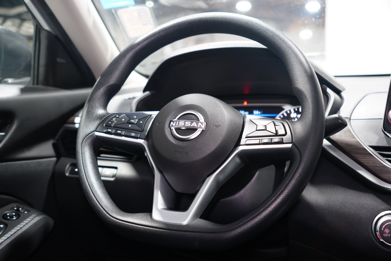 Used 2024 Nissan Altima 2.5 SV image 13