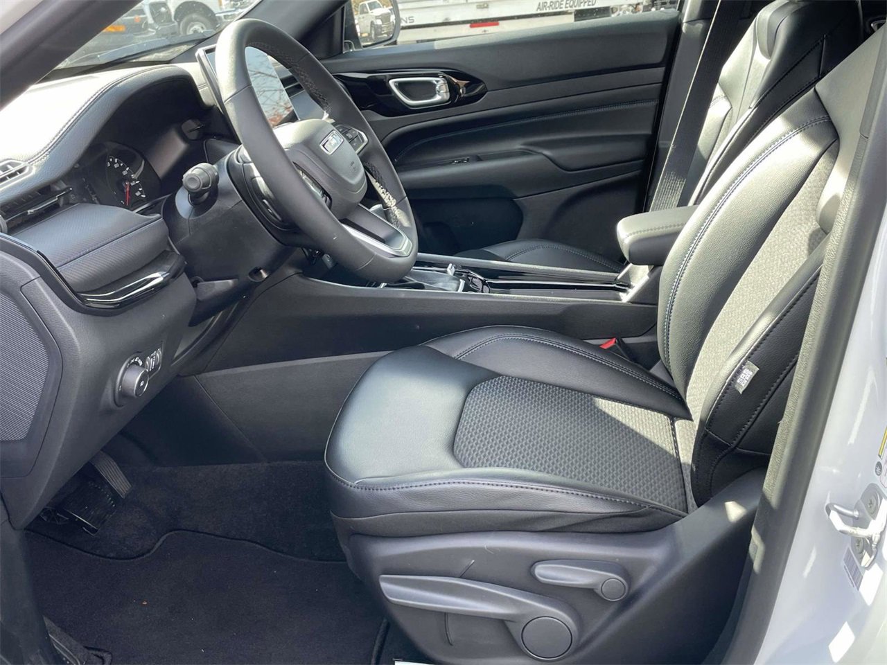 New 2026 Jeep Compass Latitude image 23