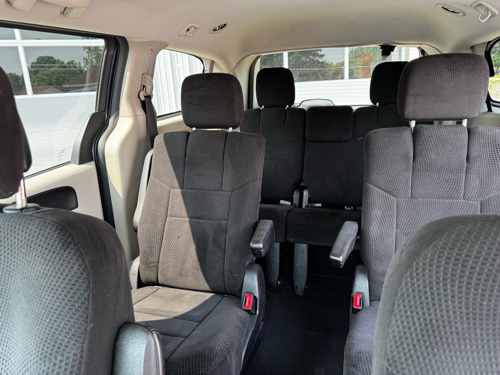 Used 2014 Dodge Grand Caravan SXT w/ Security Group FWD image 18