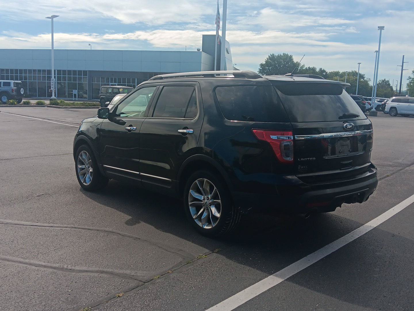 Used 2015 Ford Explorer Limited w/ Equipment Group 302A AWD/4WD image 7