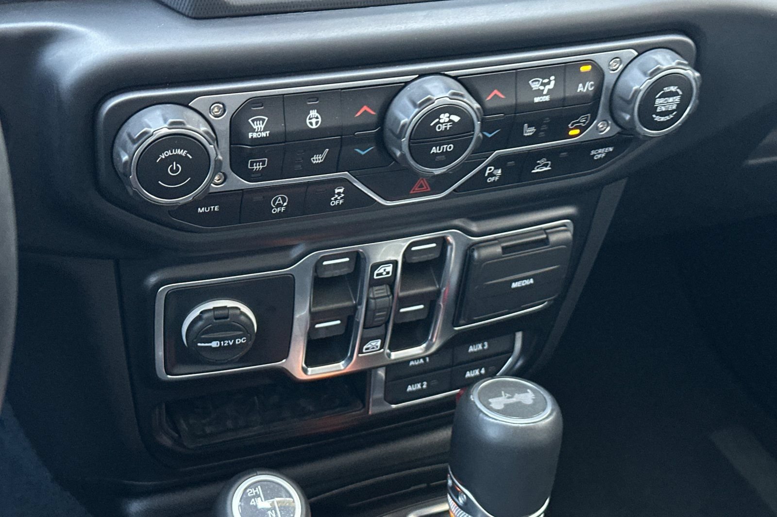 Used 2022 Jeep Wrangler Unlimited Sahara AWD/4WD image 20