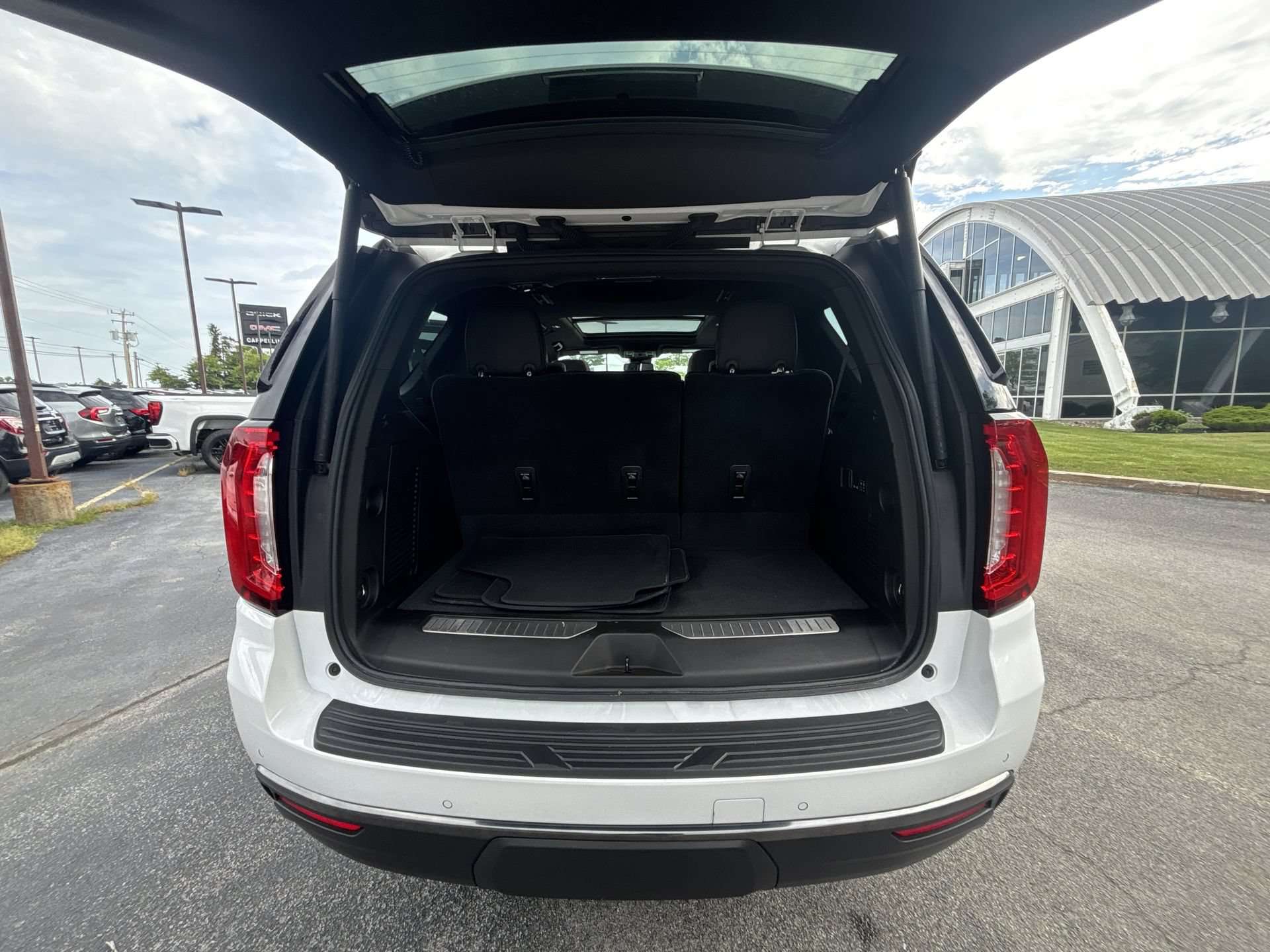 Certified 2023 GMC Yukon AT4 AWD/4WD image 27