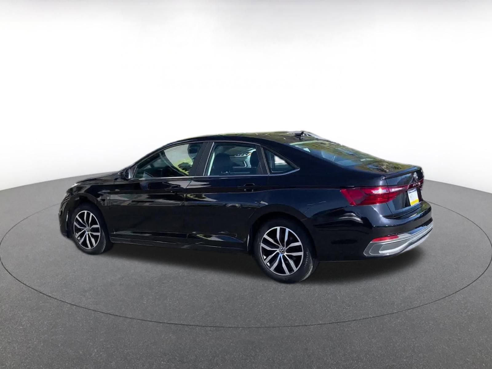 Used 2025 Volkswagen Jetta SE image 10