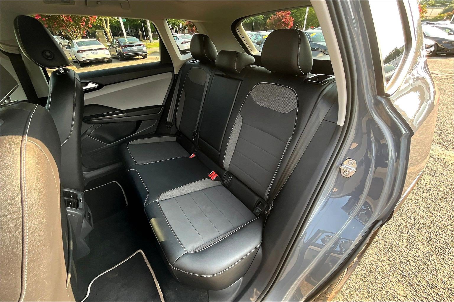 Used 2023 Volkswagen Taos SE w/ Panoramic Sunroof Package AWD/4WD image 28