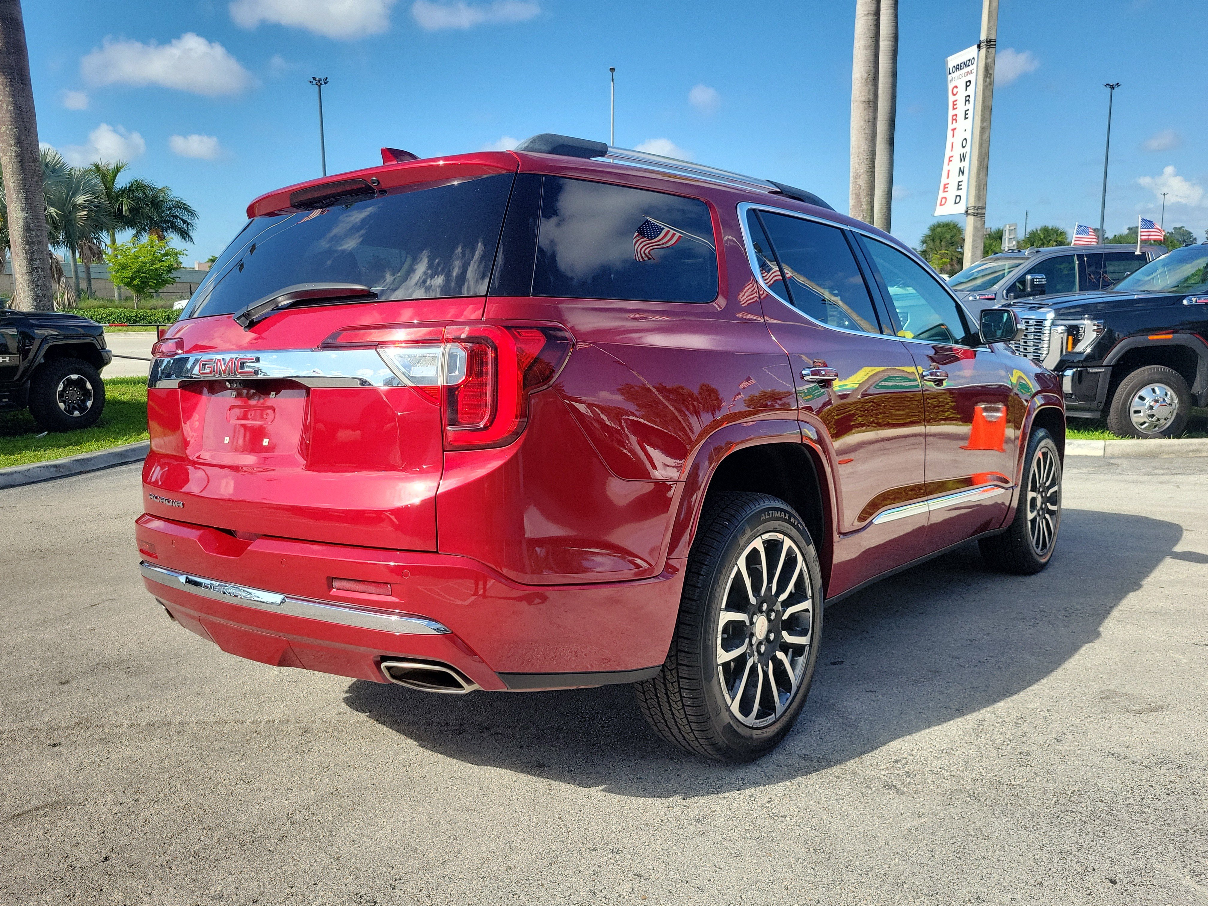 Used 2020 GMC Acadia Denali w/ Technology Package FWD image 5