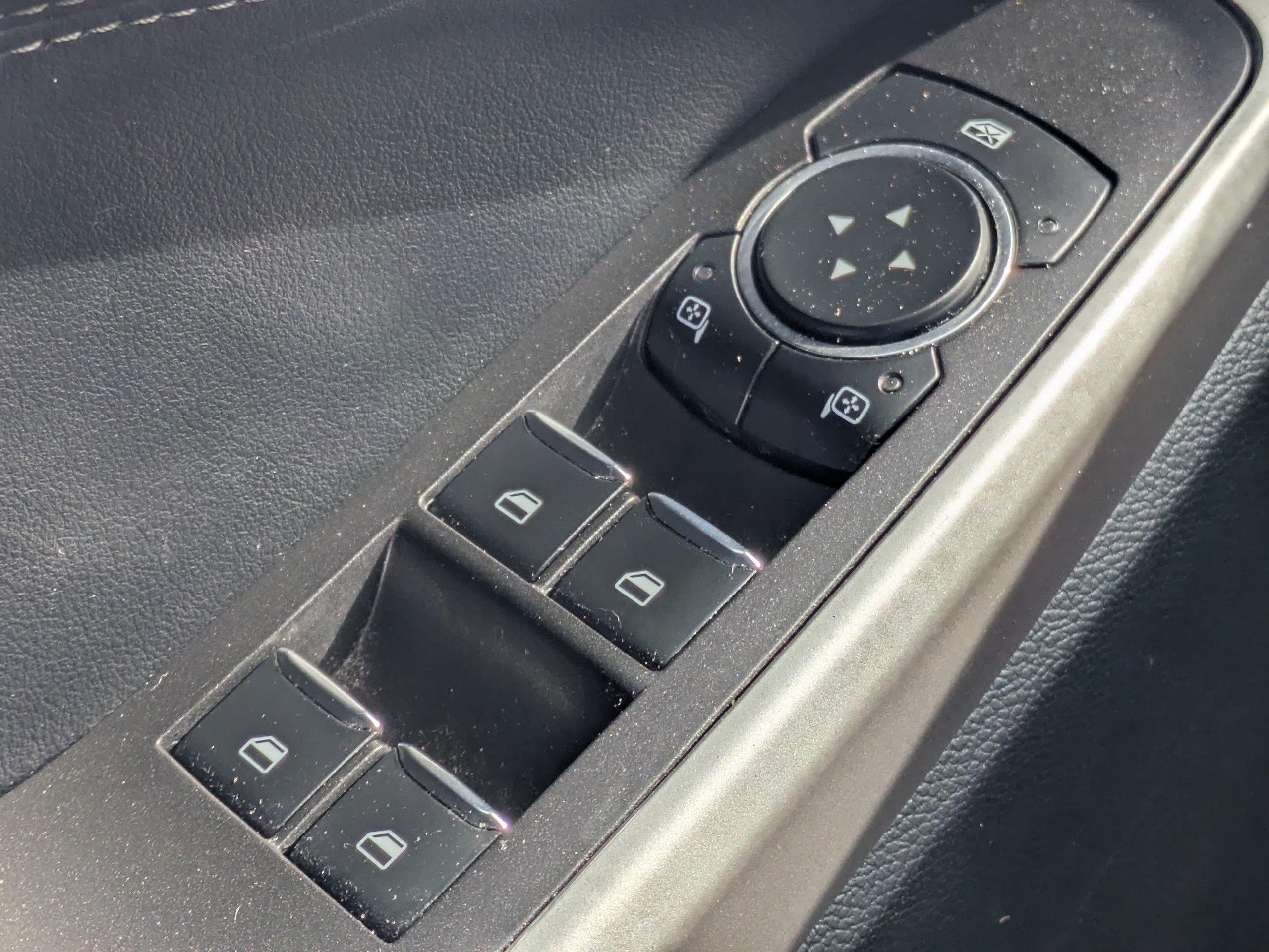 Used 2024 Ford Explorer XLT AWD/4WD image 24