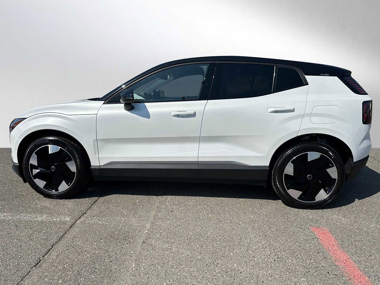 New 2025 Volvo EX30 Plus w/ Protection Package Premier image 4