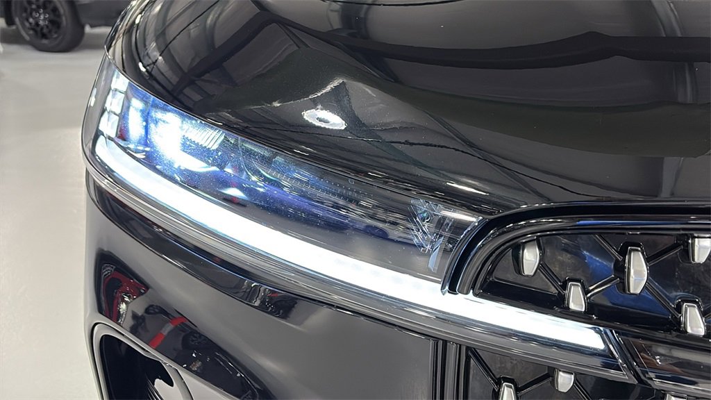 Used 2025 Lincoln Nautilus Premier w/ Equipment Group 102A image 7