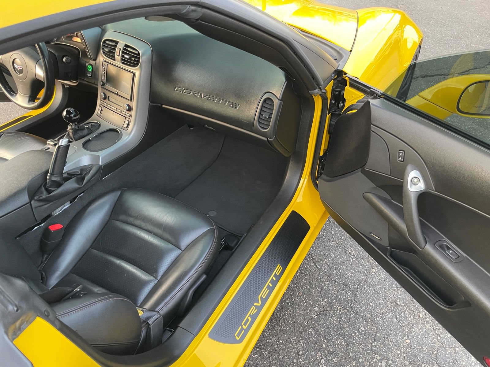 Used 2006 Chevrolet Corvette Z06 w/ Preferred Equipment Group RWD image 11