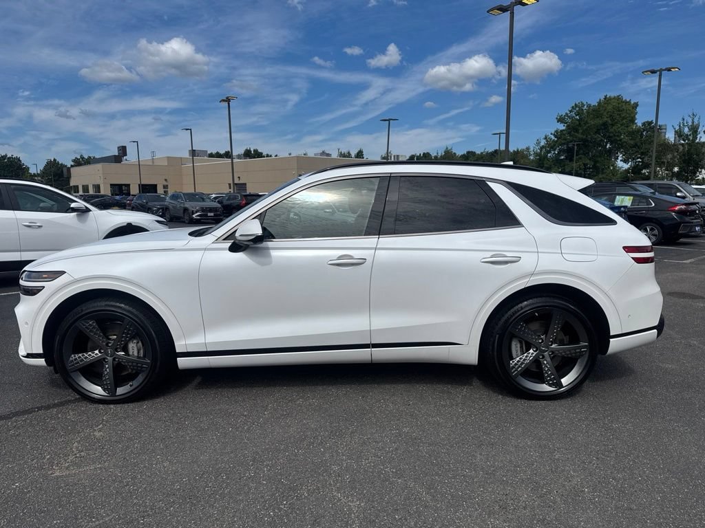 Used 2024 Genesis GV70 2.5T w/ Sport Prestige Package AWD/4WD image 3