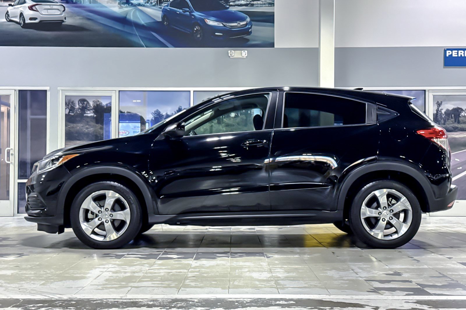 Used 2021 Honda HR-V LX image 2