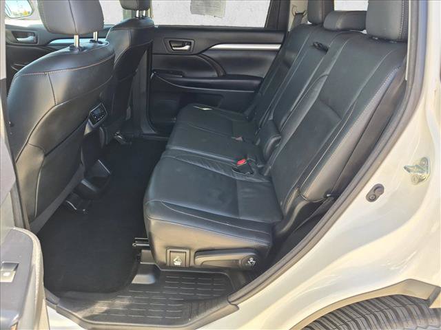 Used 2015 Toyota Highlander XLE AWD/4WD image 19