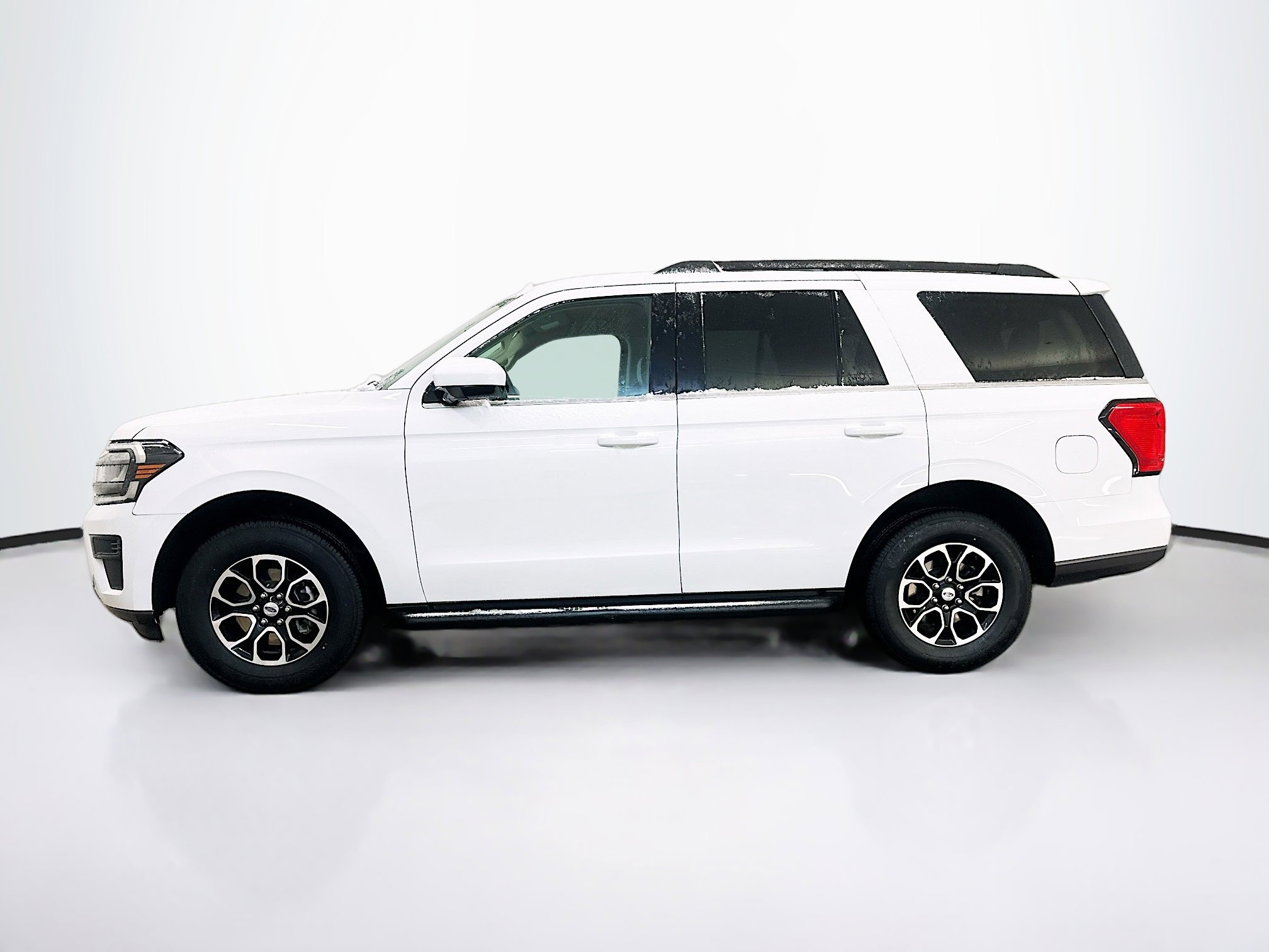 Used 2024 Ford Expedition XLT image 4