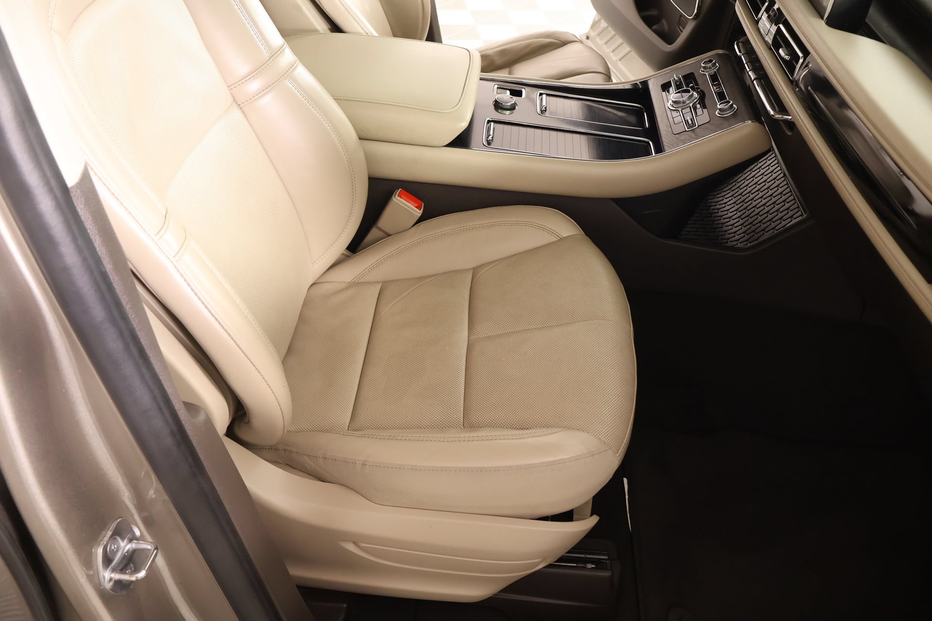Used 2021 Lincoln Aviator Grand Touring w/ Elements Package Plus AWD/4WD image 14