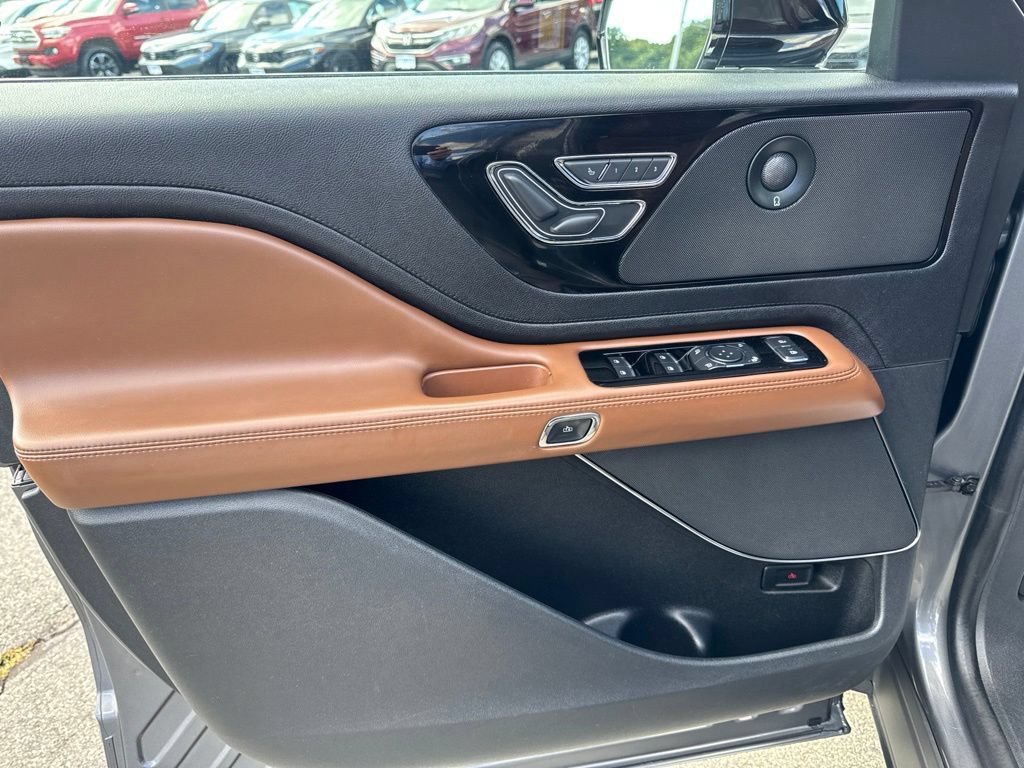 Used 2023 Lincoln Aviator Reserve AWD/4WD image 18